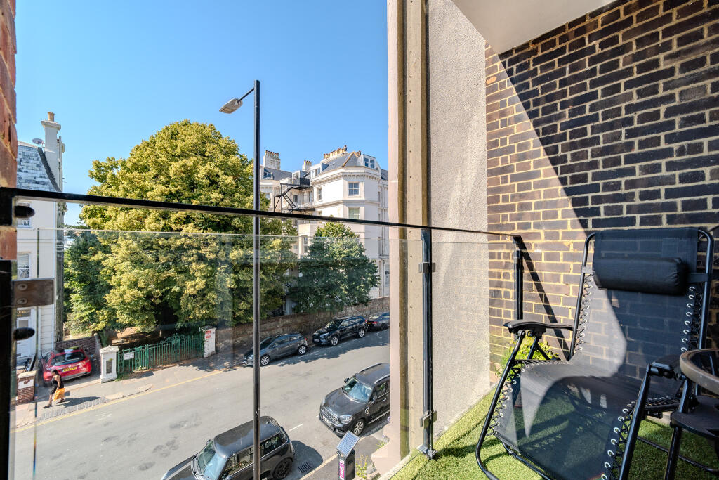Lansdowne Court, Compton Street, Eastbourne, East Sussex photo 2
