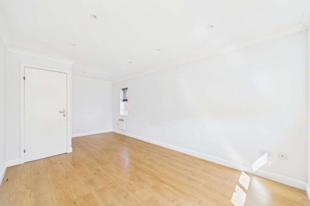 Apartment in Reading - View 3