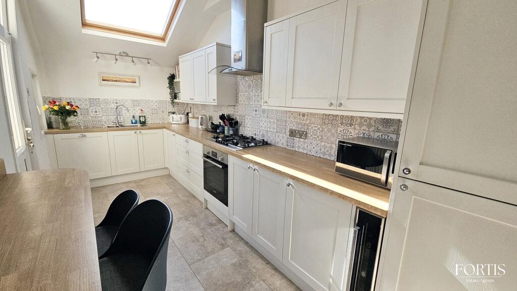 House in Cardiff, Penylan - More