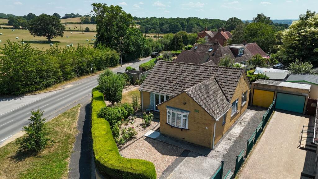 Main image of property: Hatchgate Close, Cold Ash, Thatcham, RG18