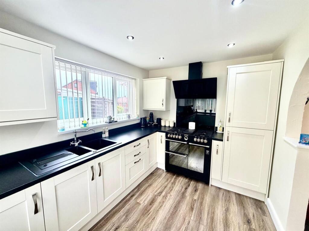 House in Pudsey, Farsley Beck Bottom, Stanningley - View 3