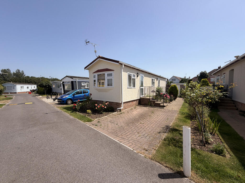 Weymans Avenue, Bournemouth, BH10 7
