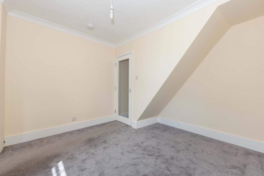 House in Worthing, Broadwater - More