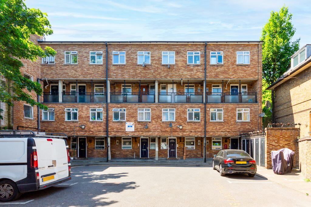 2 bedroom maisonette for rent