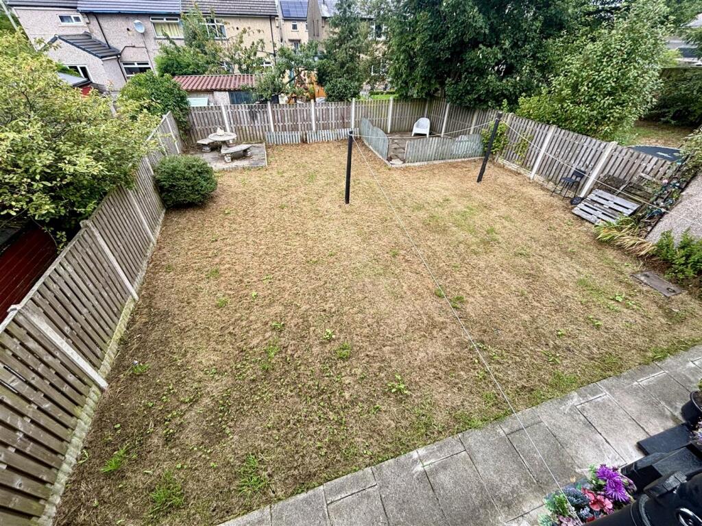 Hillcrest Road, Queensbury, Bradford photo 2
