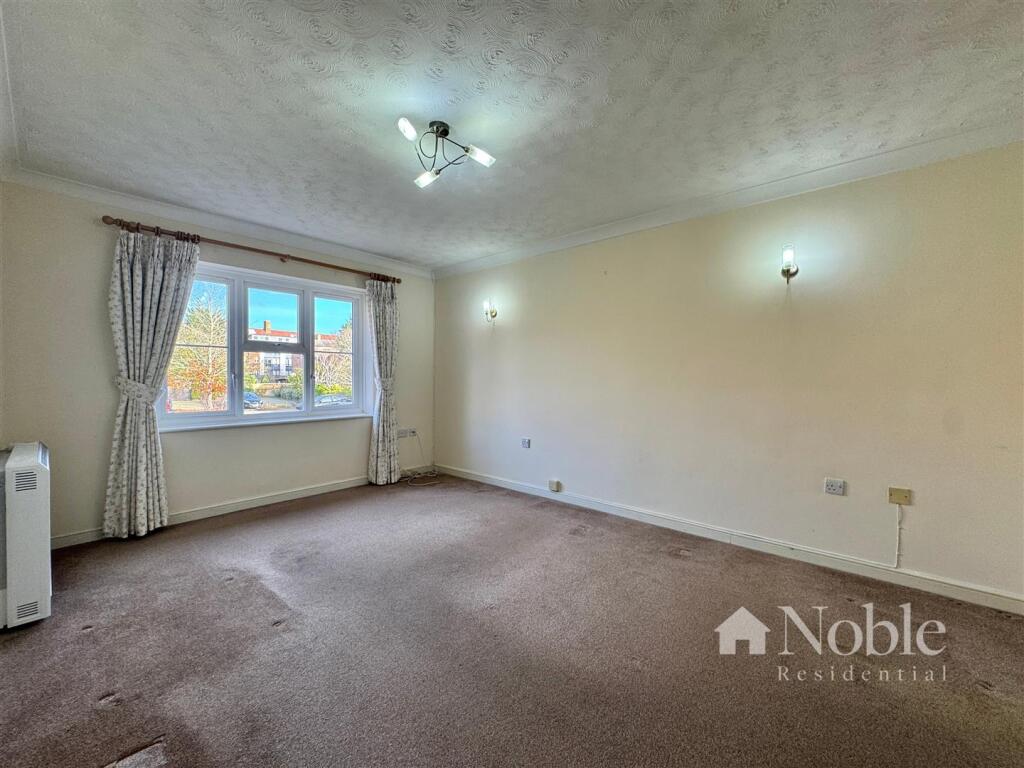 Queenswood House, Eastfield Road, Brentwood photo 2