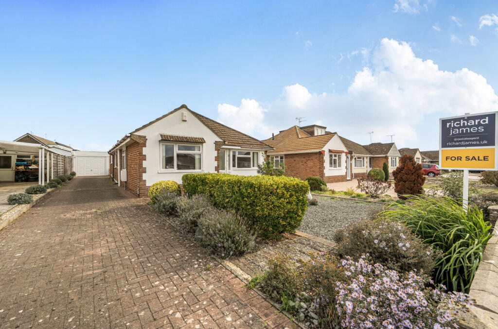 3-bed bungalow on Nindum Road, Colview, Swindon, SN3, £400,000