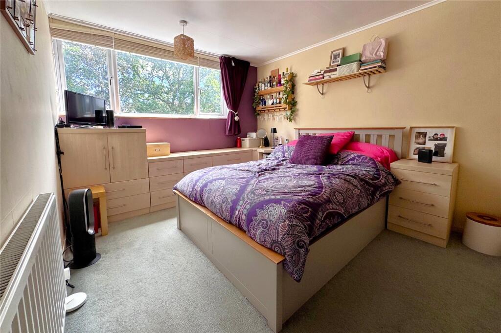 Chaucer Road, Farnborough, Hampshire, GU14 - View 4
