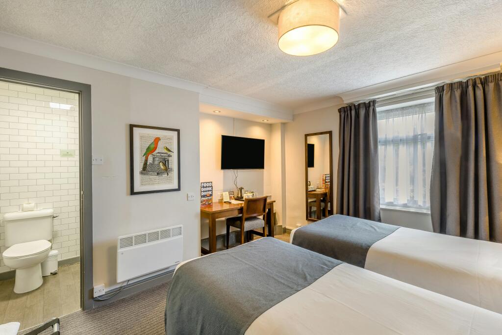 8692038-interior20.jpg