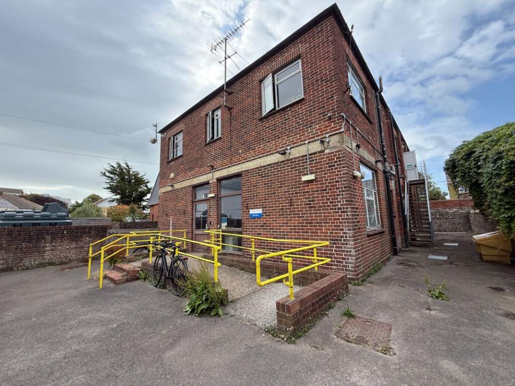 Main image of property: 135A Park Road, Worthing, West Sussex, BN11 2AP