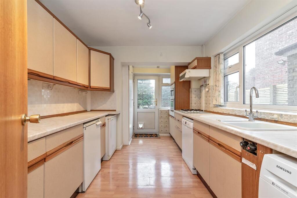 Tudor Road, Wheathampstead, St. Albans photo 4