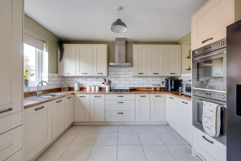 Normandy Crescent, Saighton, CH3 photo 2