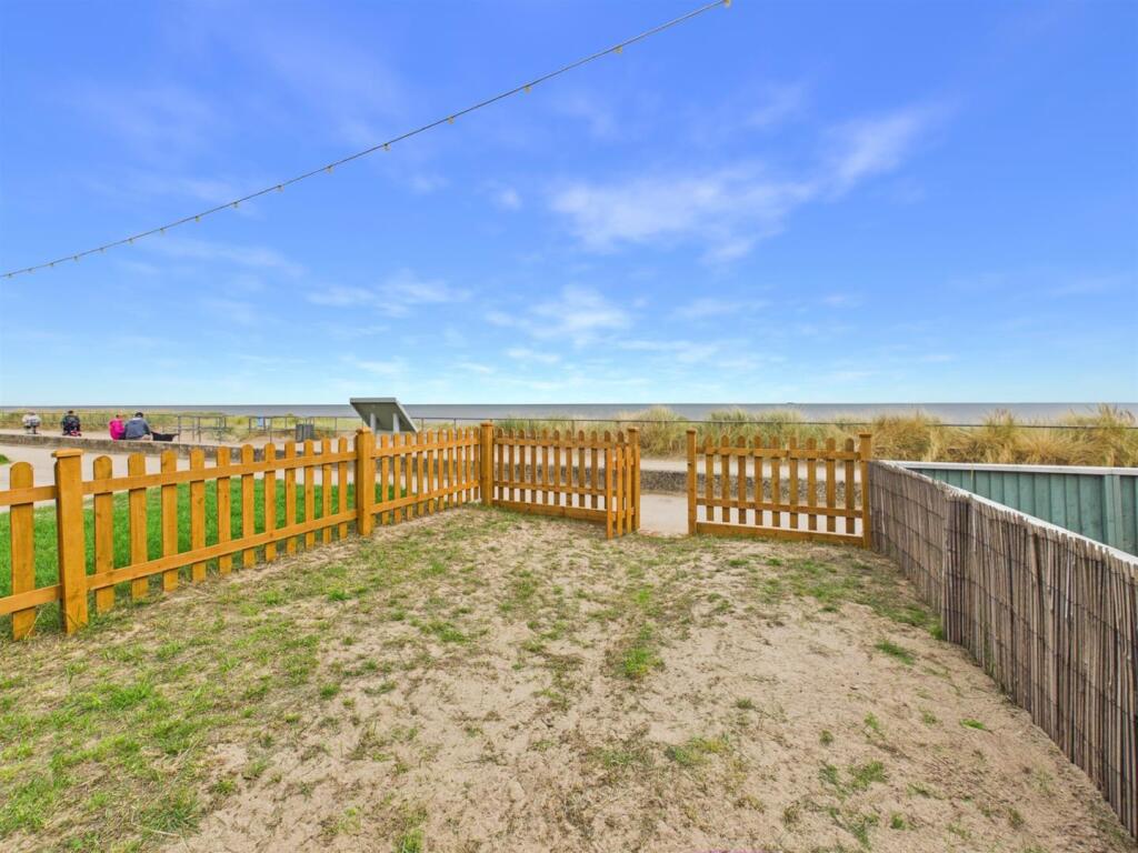 House in East Lindsey, Mablethorpe, Mablethorpe and Sutton - View 3