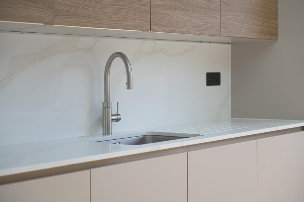 House in Slough - View 3