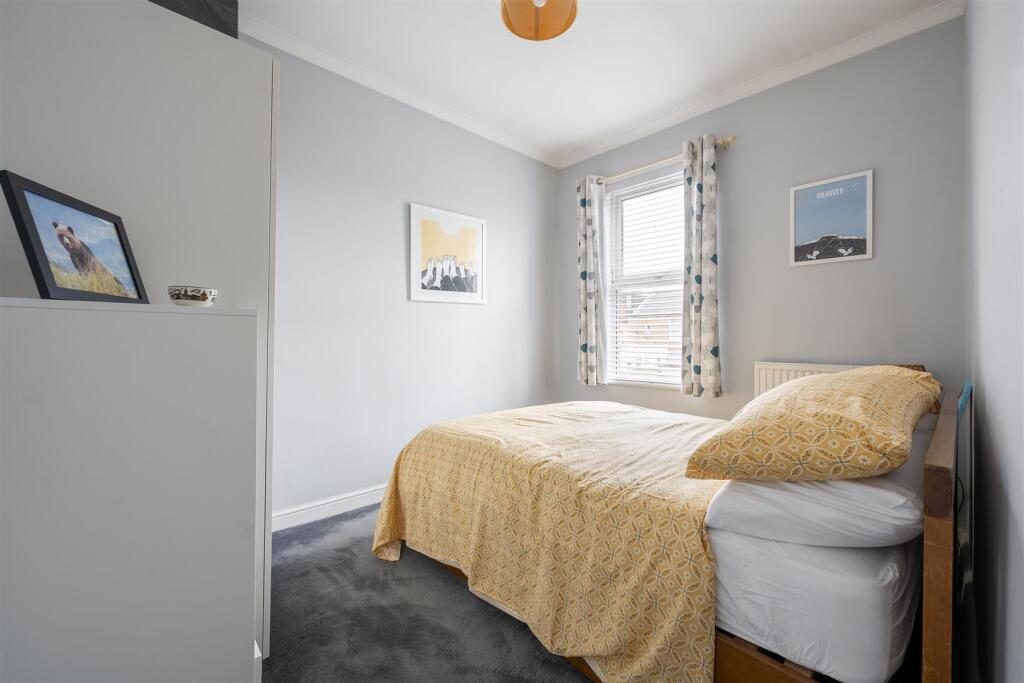 House in London, Beckton - More