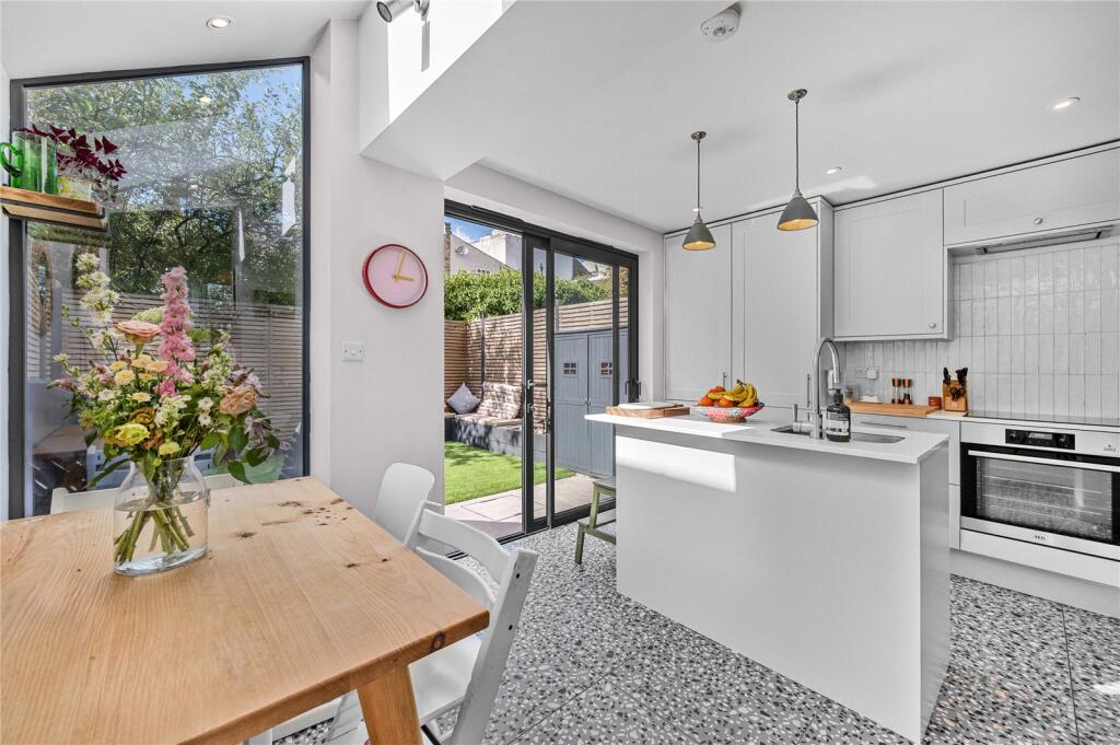House in London - View 5