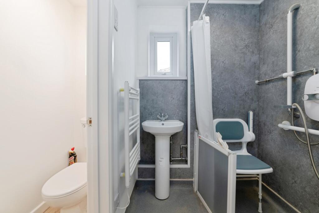 House in Goodwick, Fishguard and Goodwick - View 4