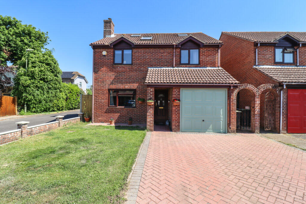 5-bed detached on Katrina Gardens, Hayling Island, £525,000