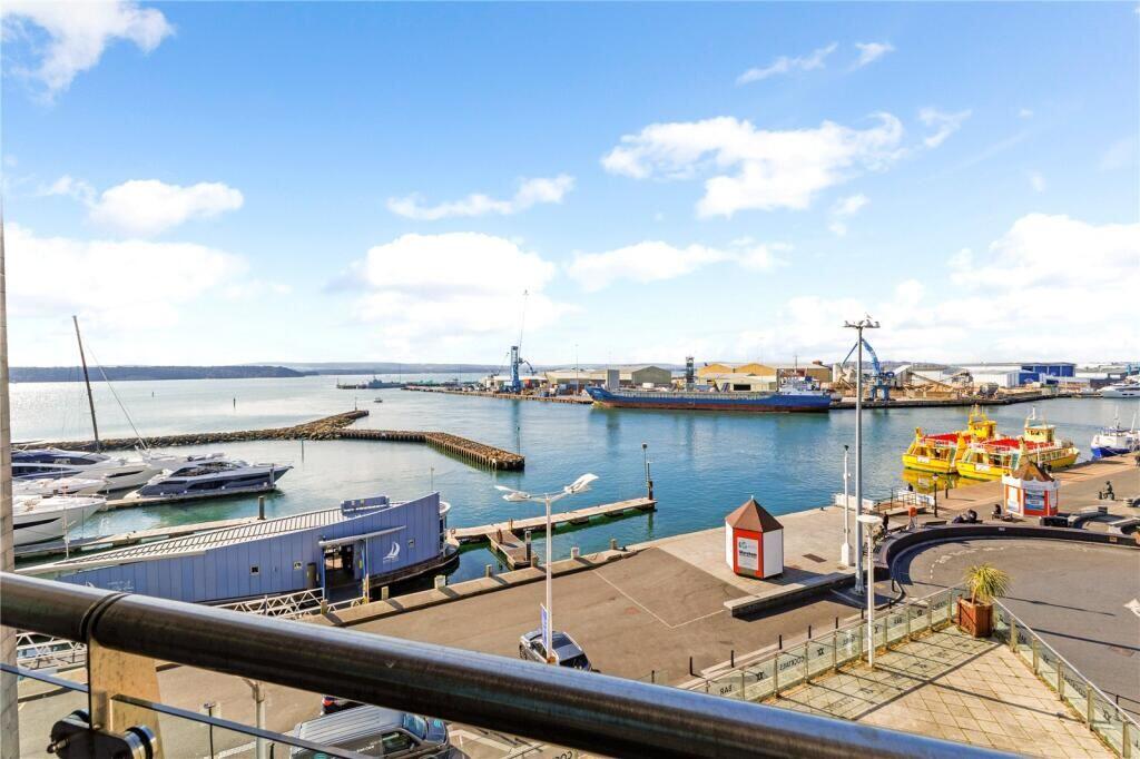 Apartment in Poole - View 3