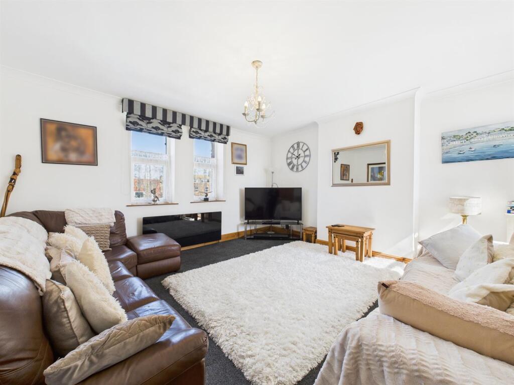 2-bed flat on Cliff Street, Bridlington, £80,000