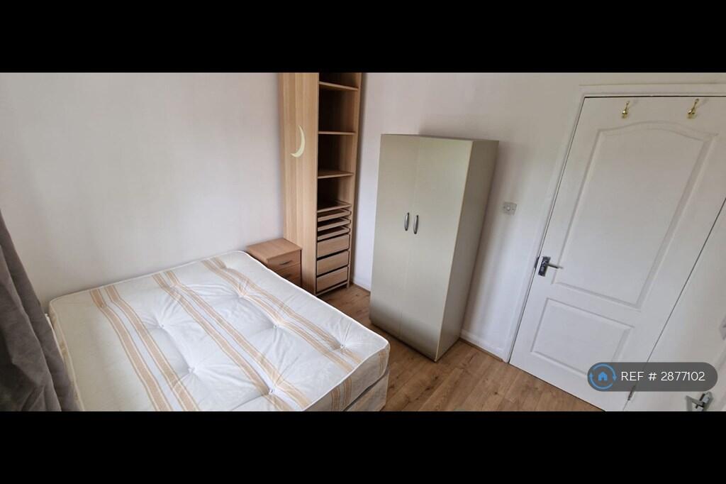 5 bedroom terraced house for rent