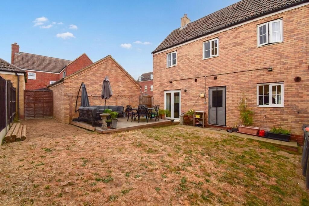 Parish Close, Bedford, MK41 photo 4