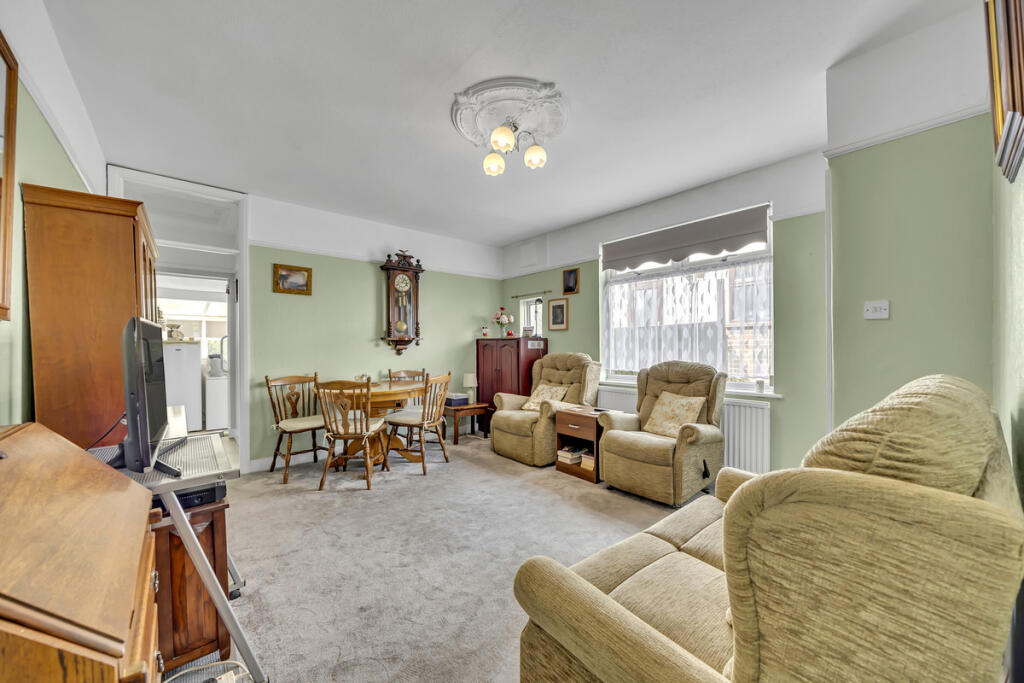 Ascension Road, Romford, RM5 photo 3