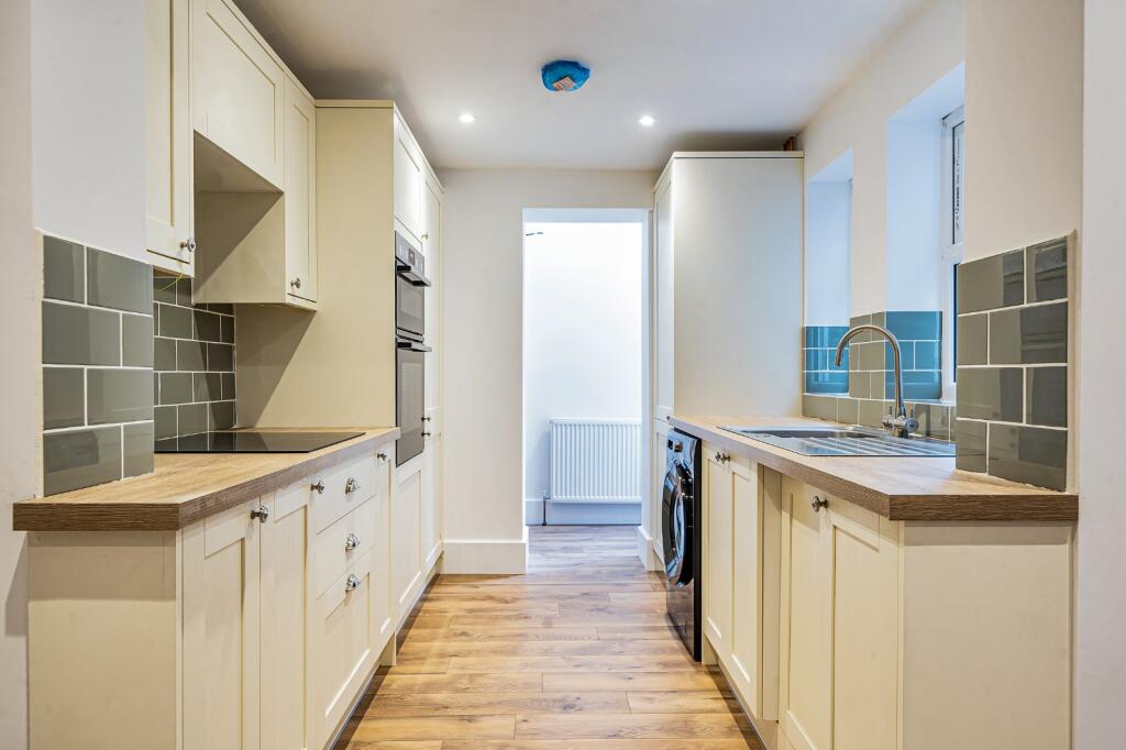 House in Buckinghamshire, Chepping Wycombe - View 3