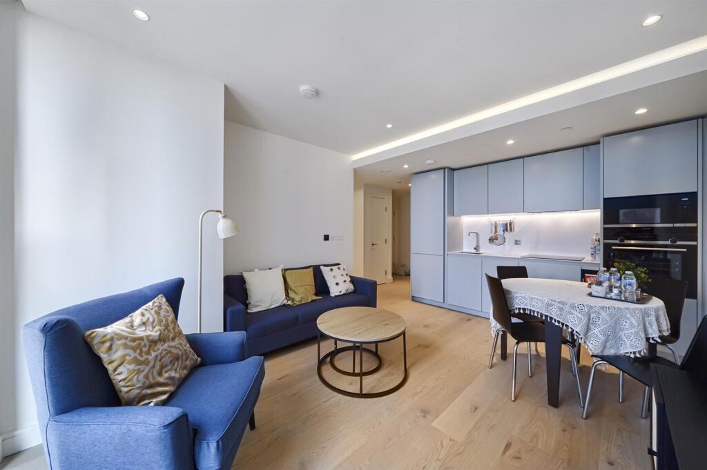 Main image of property: Harcourt Tower, SQP, 67 Marsh Wall, Canary Wharf London, E14