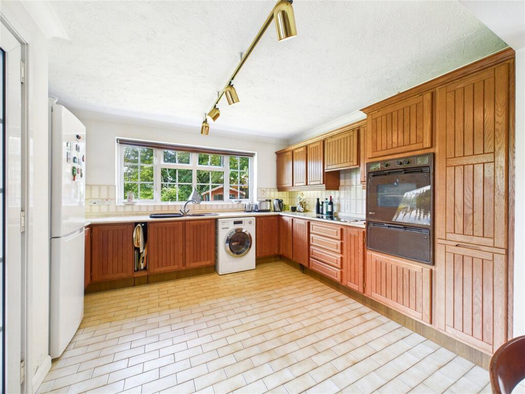 4-bed detached on Parkdale, Danbury, Chelmsford, Essex, CM3, £625,000