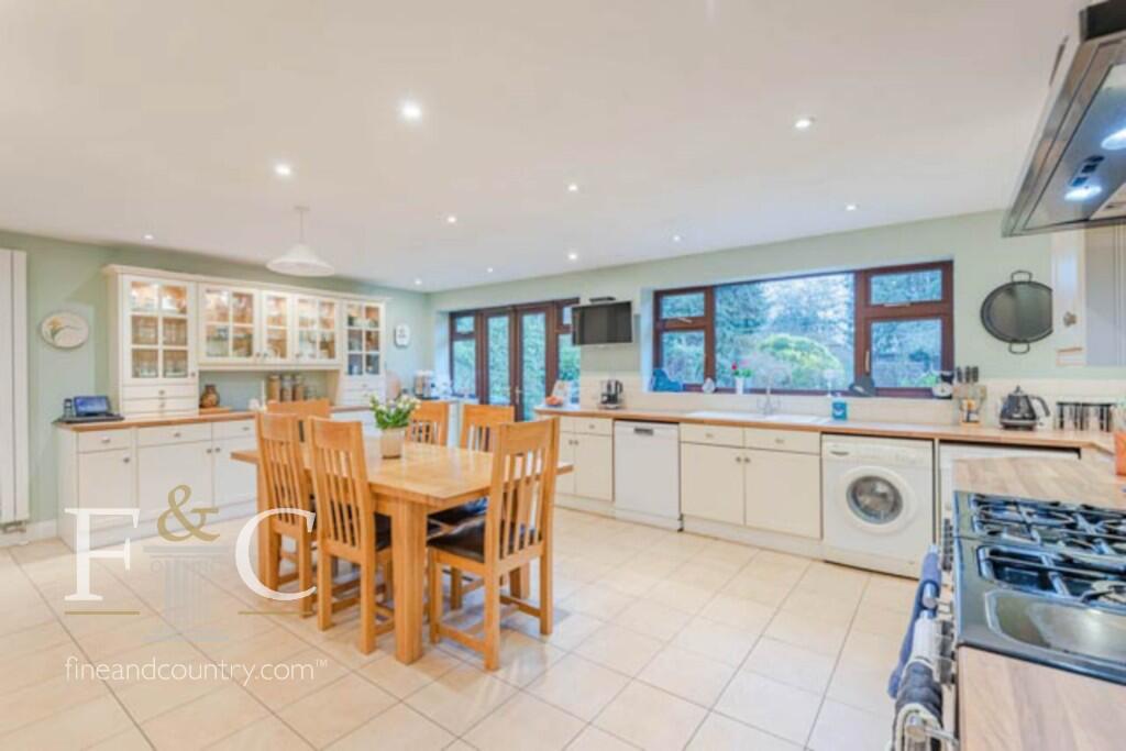 Epping Road, Roydon, Essex, CM19 photo 4