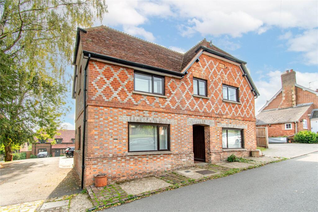 Farm Lane, Great Bedwyn, Marlborough, Wiltshire, SN8