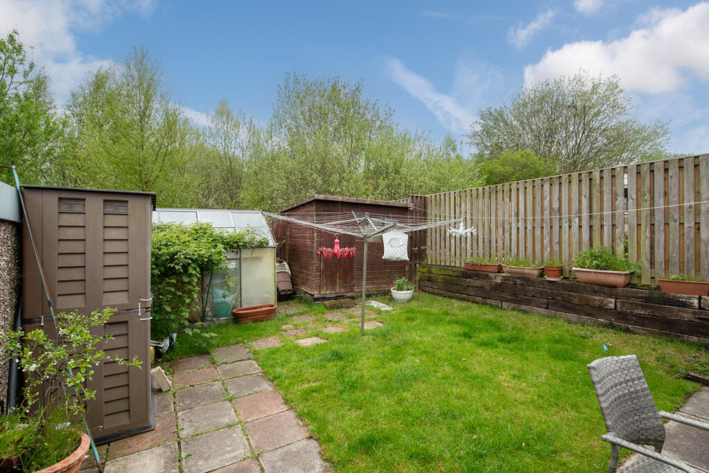 Wellington Road, Wilsden, West Yorkshire, BD15 - View 4