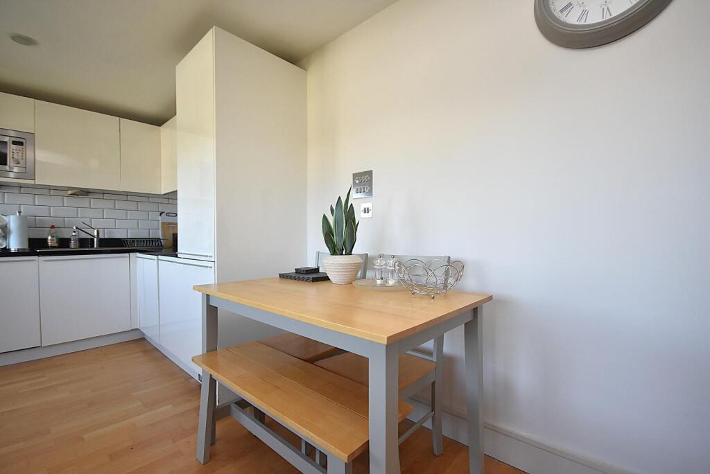 Apartment in Cardiff, Sully and Lavernock - More