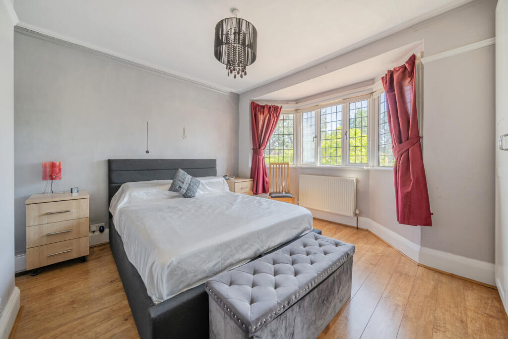 House in Kingston upon Thames - More