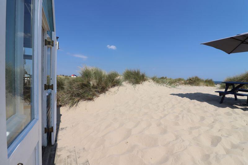 Mudeford Sand Spit hut 241 photo 4