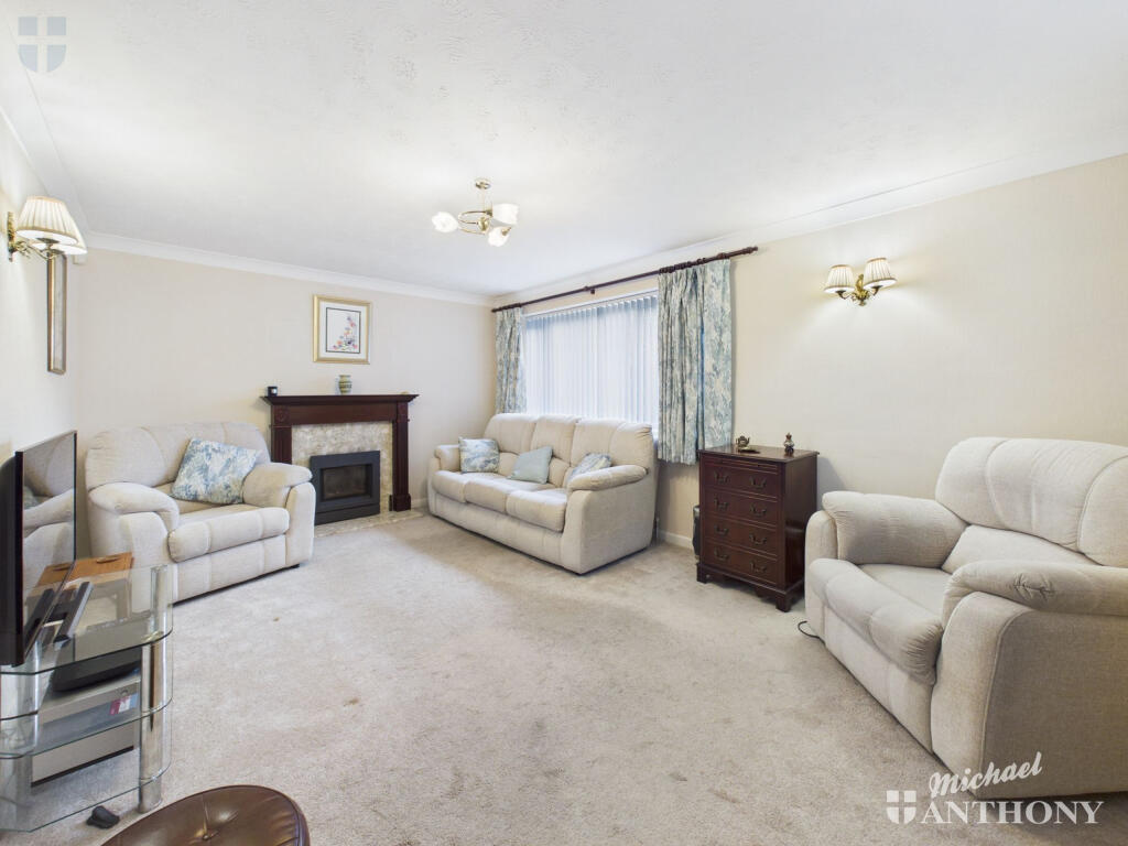 House in Aylesbury, Buckinghamshire - View 2