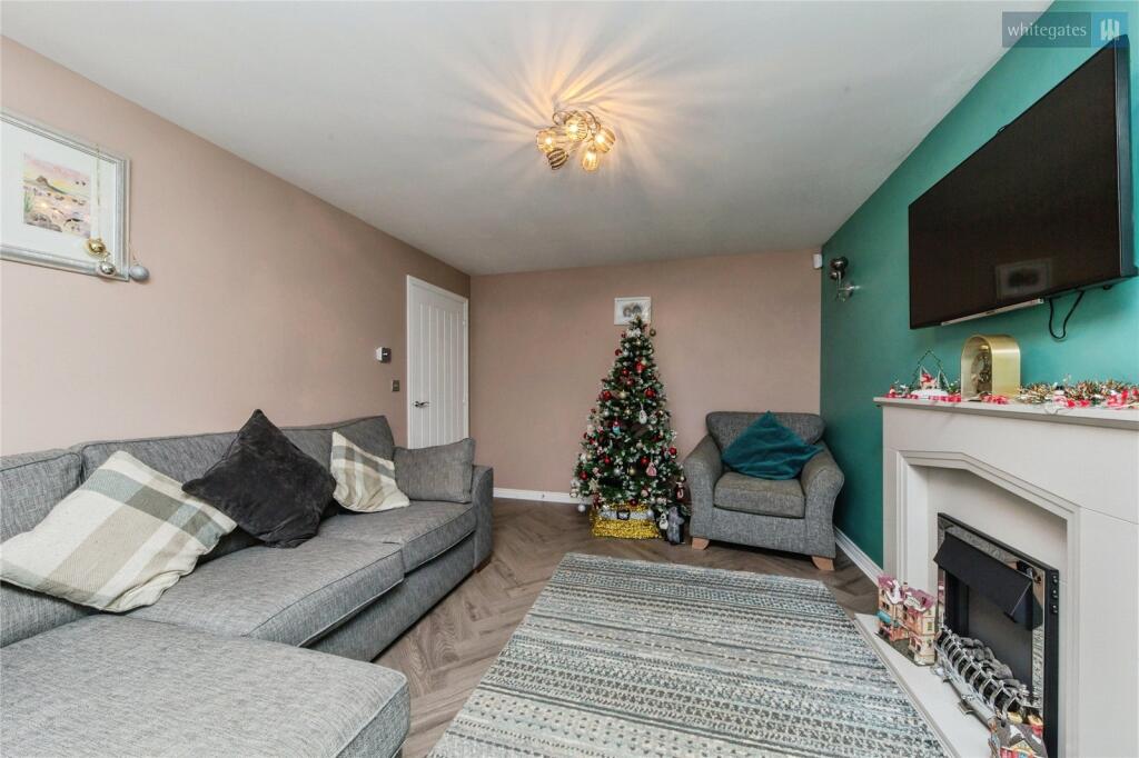 4 bed detached - Little Meadow Place, Shavington, Crewe, Cheshire, CW2 image 6