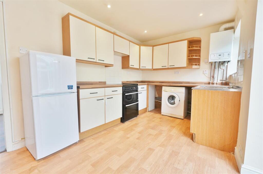 House in Slough - View 3