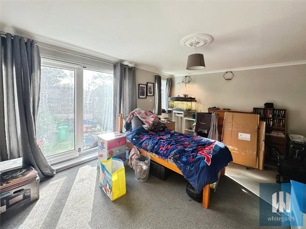 House in Wakefield, Featherstone - View 3