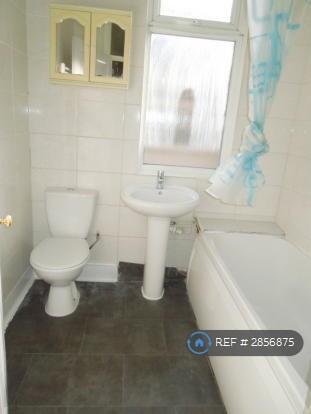 Apartment in Harrow - View 4