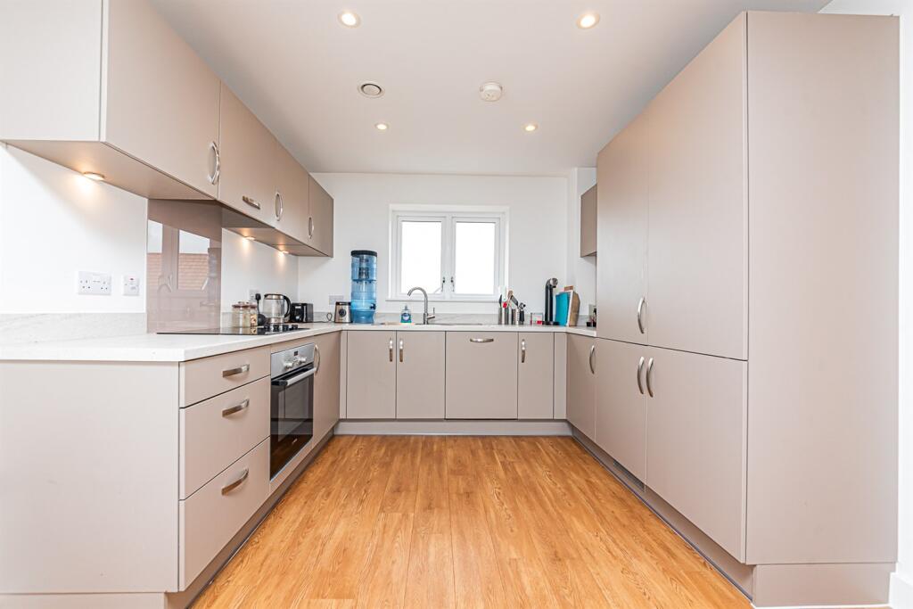 Apartment in Arborfield Green, Arborfield Green Lakeside, Barkham - View 2