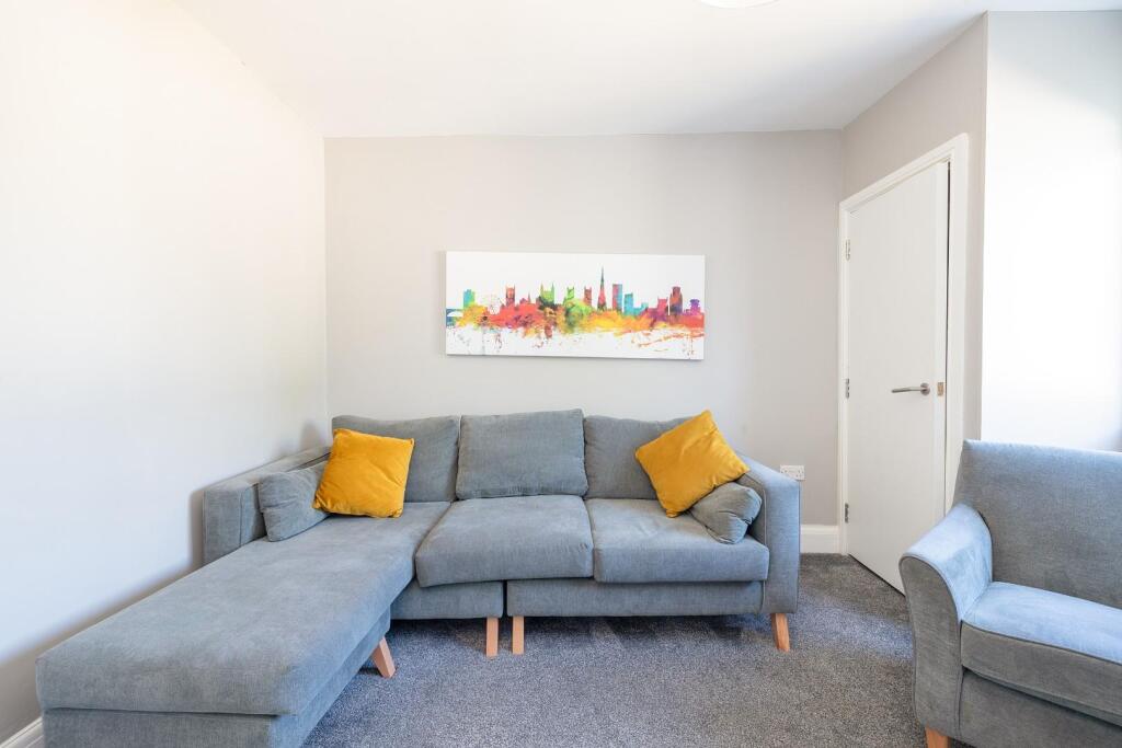 House in Bristol, Fishponds - More