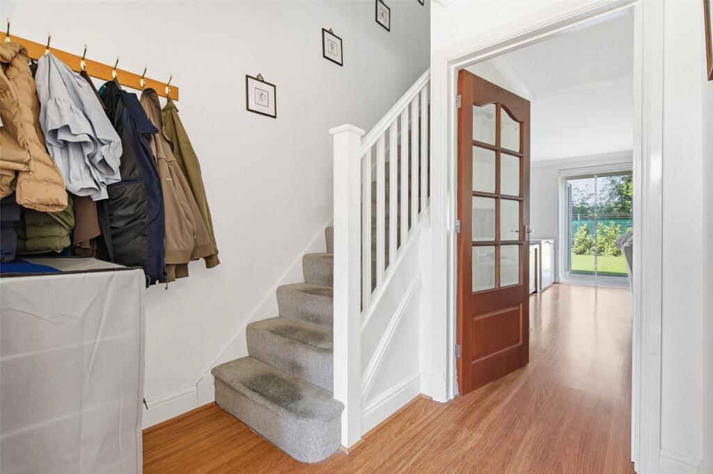 Meadow Bank Close, Amersham, Buckinghamshire, HP7 photo 4