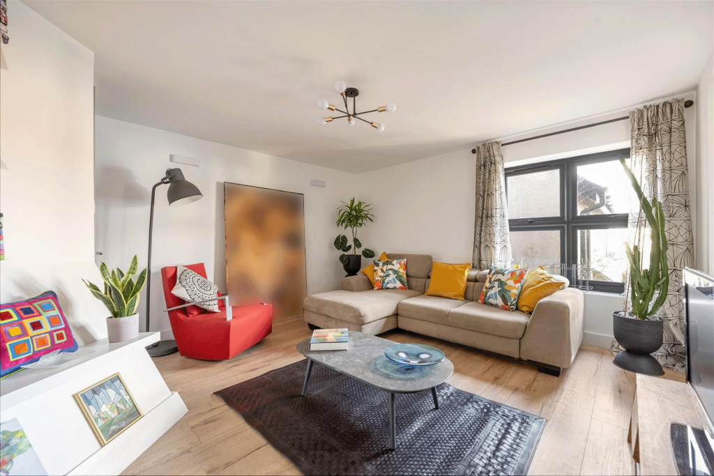 3-bed house on Avon Way, South Woodford, £625,000