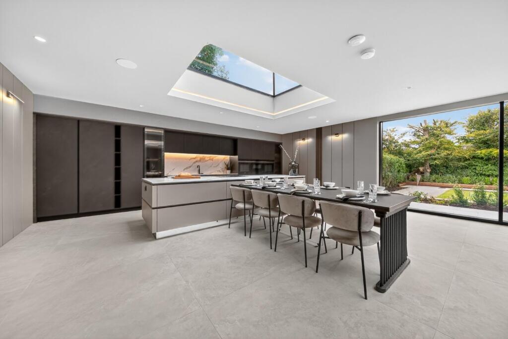 House in Leeds - View 3