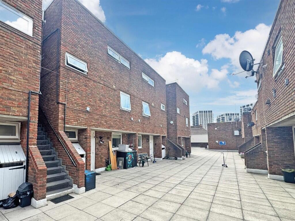 Apartment in London - More