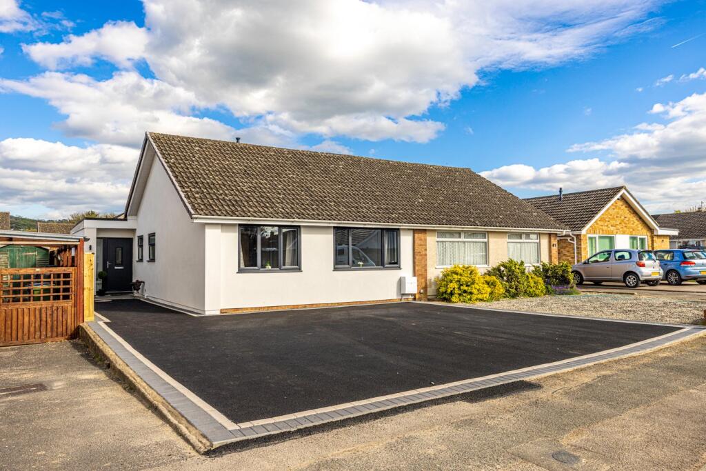 3-bed house on Wellbrook Road, Bishops Cleeve, Cheltenham, GL52, £429,950