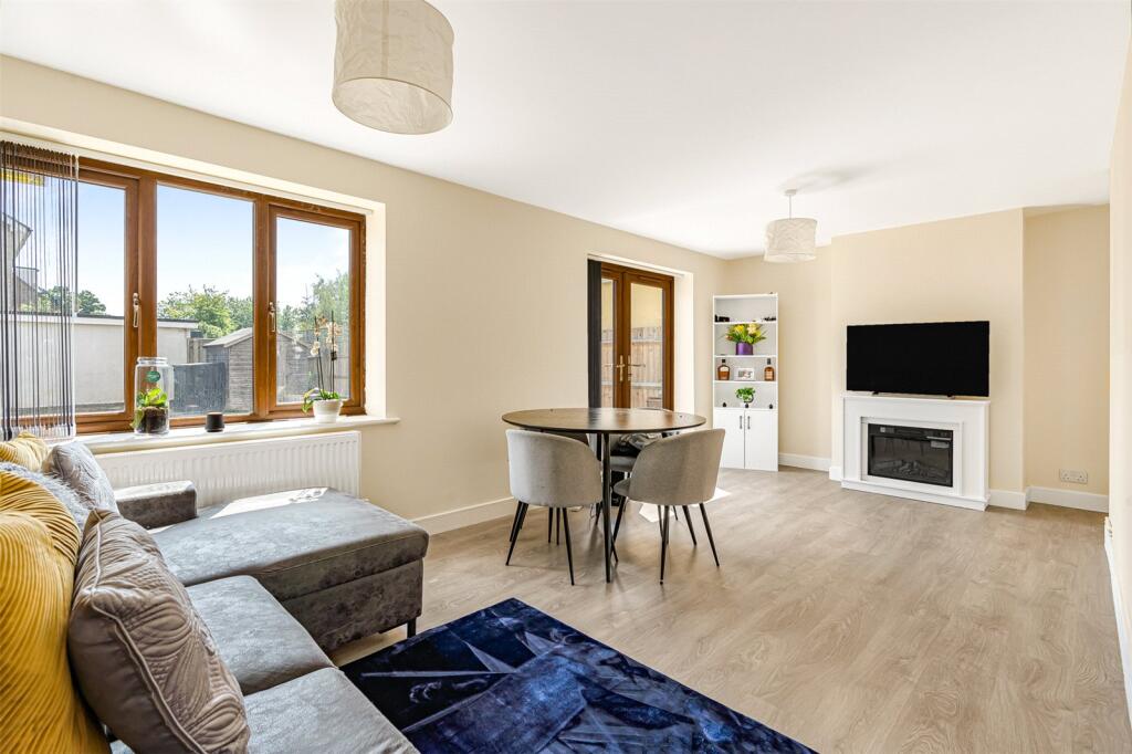 House in Kings Sutton, West Northamptonshire - View 3