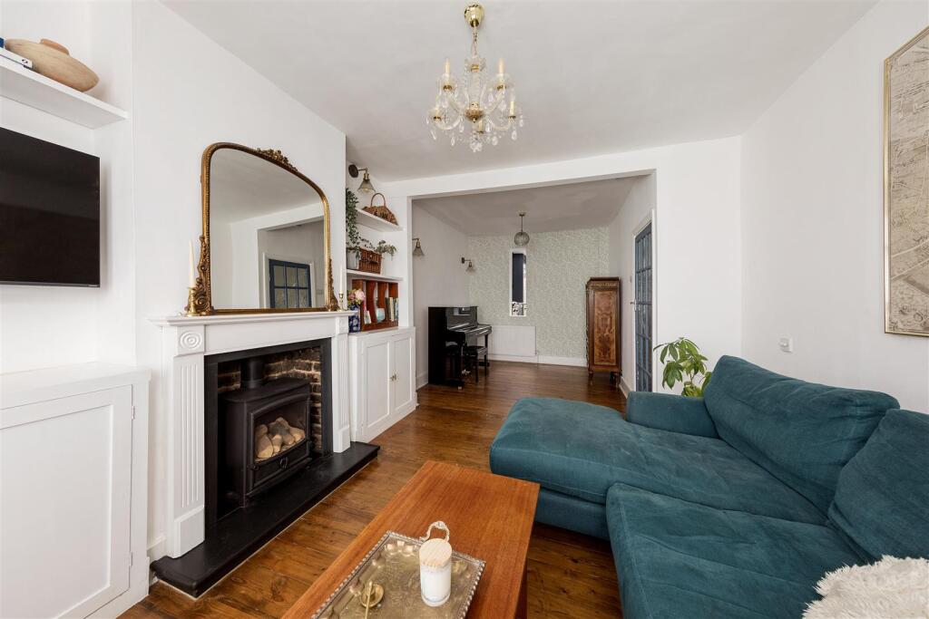 House in London, Highams Park - View 5